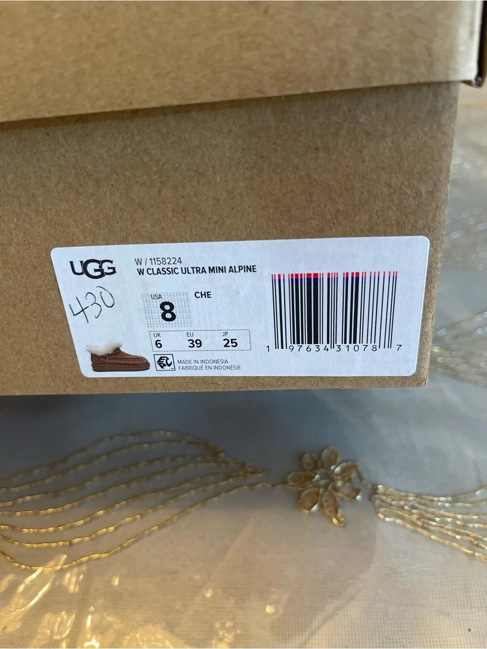 NWB Ugg women’s classic ultra mini alpine boots color chestnut size 8